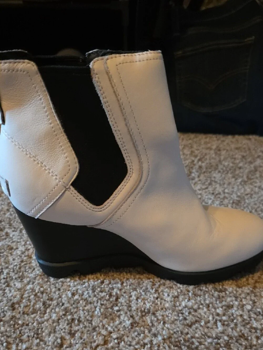 Sorel White Leather Wedge Chelsea Ankle Boots - Women's